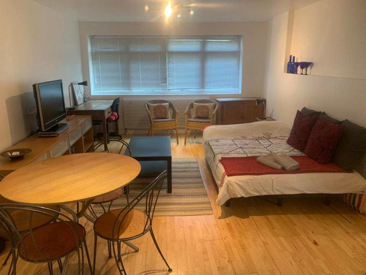 Cozy 1 Bedroom Basement Flat 런던 외부 사진
