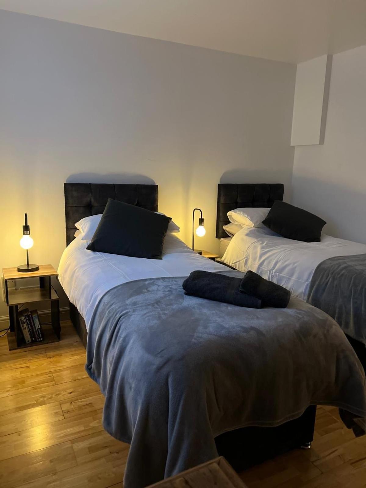 Cozy 1 Bedroom Basement Flat 런던 외부 사진